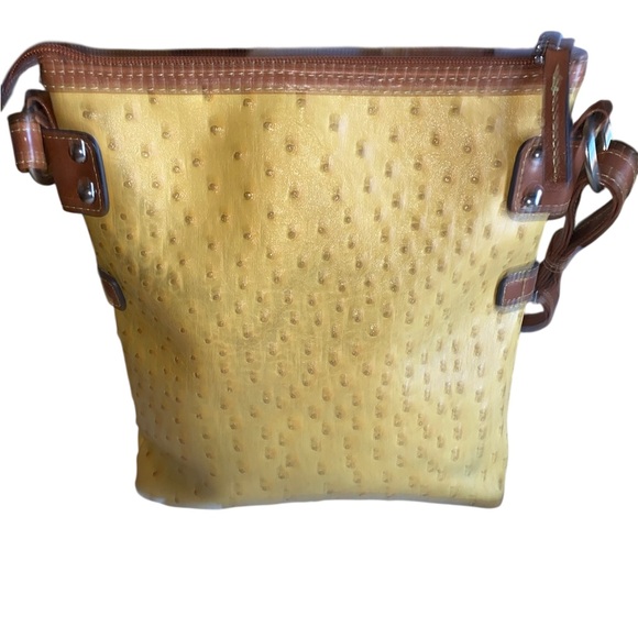 ‘KELLY AND KATIE’ LIKE NEW, MUSTARD YELLOW FAUX OSTRICH CROSSBODY BAG - Picture 2 of 7